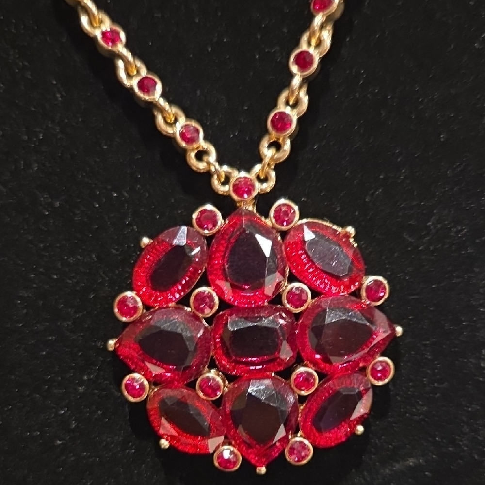 Trifari Gold Necklace with Red Accents - Picture 5 of 5